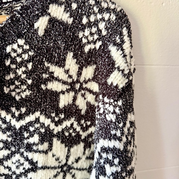 BNWT Casual Connection Longline Snowflake Sweater - Picture 3 of 9